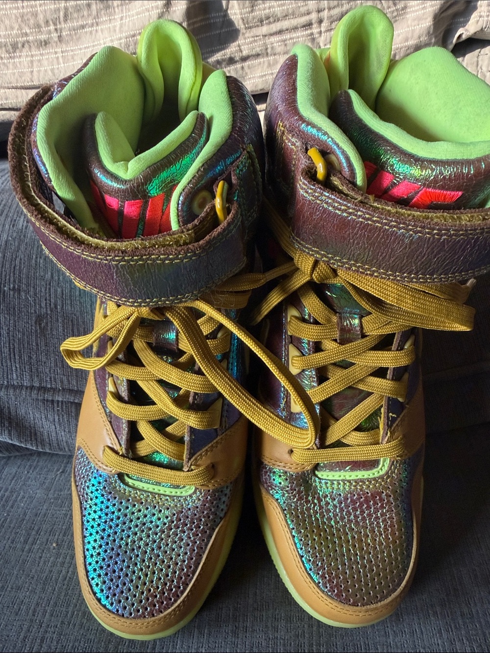Nike Sky Hi Revolution TROPHY PACK
RARE Iridescent chameleon colors